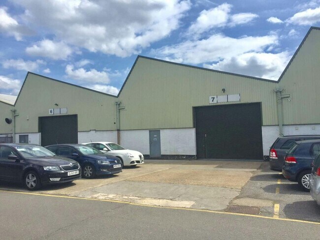 Plus de détails pour 166 Feltham Rd, Ashford - Industriel à louer