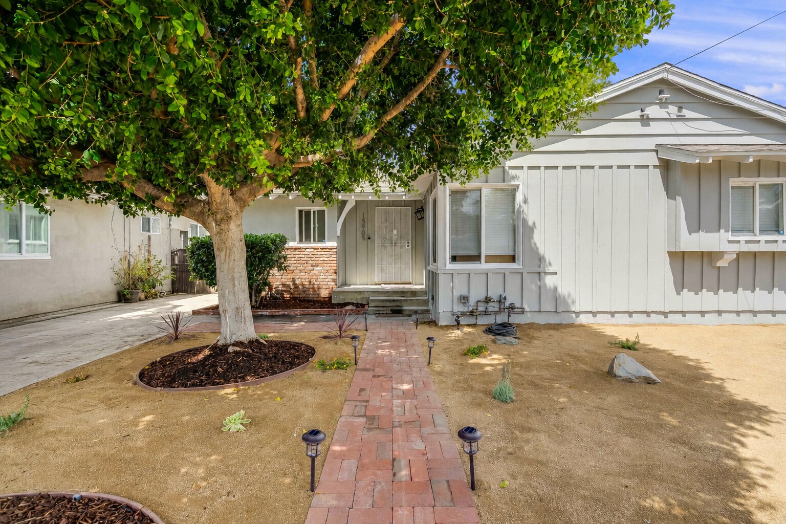 15907 Enadia Way, Van Nuys, CA à vendre Photo du bâtiment- Image 1 de 46