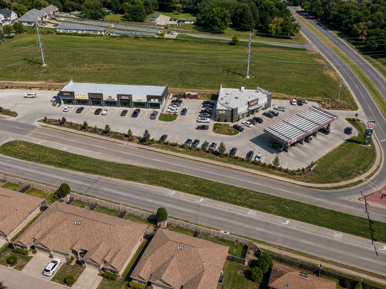 986 E Grande Blvd, Tyler, TX for lease - Aerial - Image 2 of 4