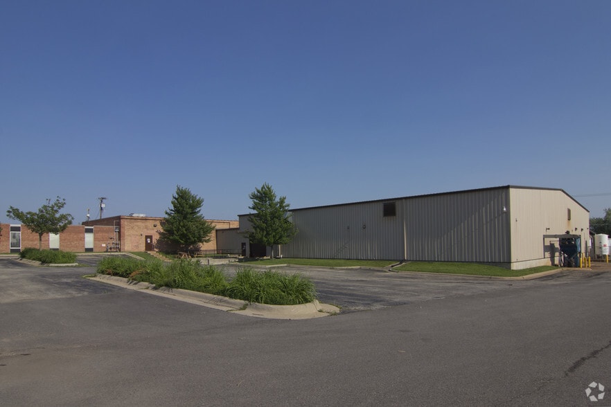 5055 26th Ave, Rockford, IL for lease - Building Photo - Image 3 of 6