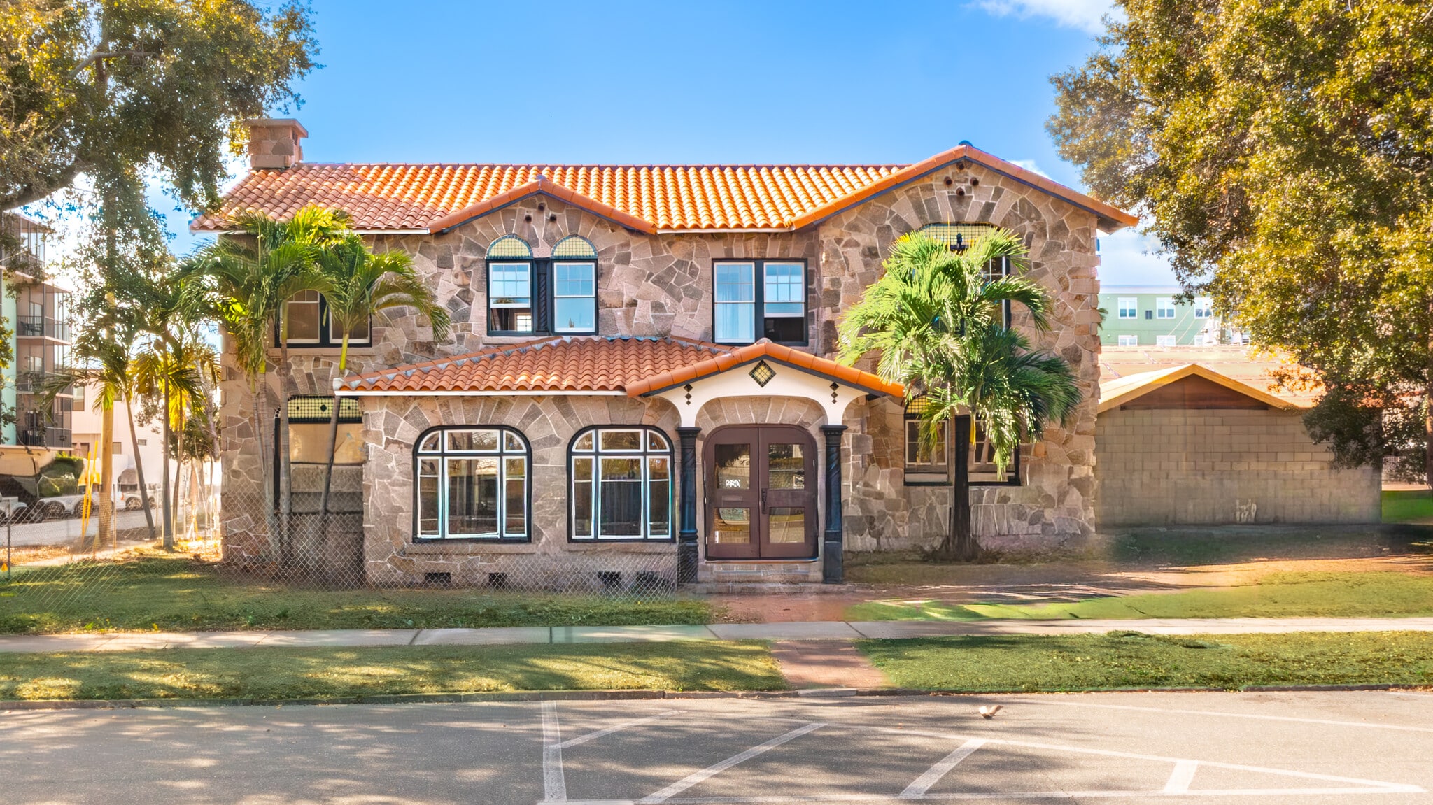 250 Mirror Lake Dr N, Saint Petersburg, FL for sale Primary Photo- Image 1 of 5