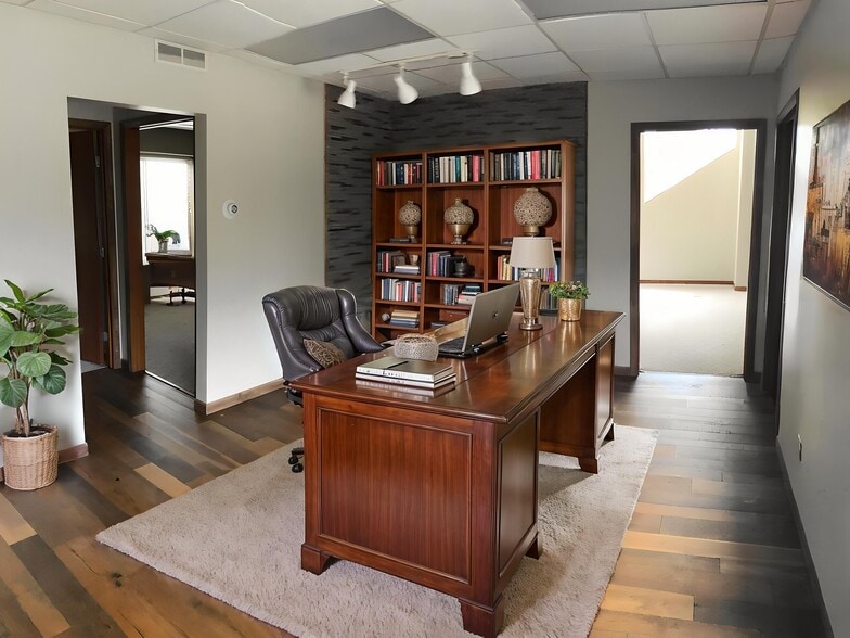 1617 Akron-Peninsula Rd, Akron, OH for lease - Building Photo - Image 1 of 3