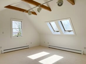 7 Muchmore Ln, East Hampton, NY for lease Interior Photo- Image 1 of 2