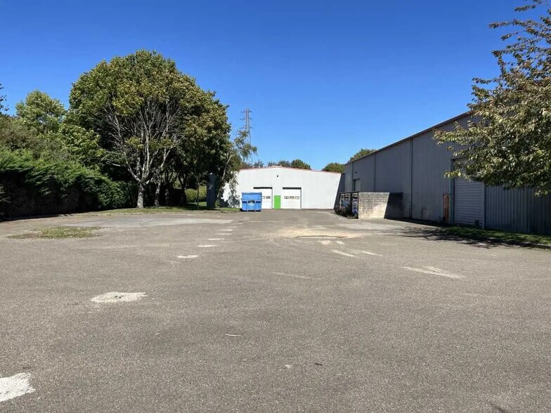 6 Avenue Jean Rostand, Trappes à louer - Photo du bâtiment - Image 2 de 11