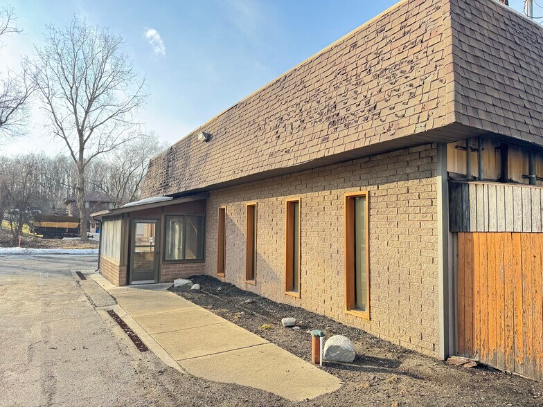 535 E Turkeyfoot Lake Rd, Akron, OH à vendre - Photo du bâtiment - Image 2 de 6