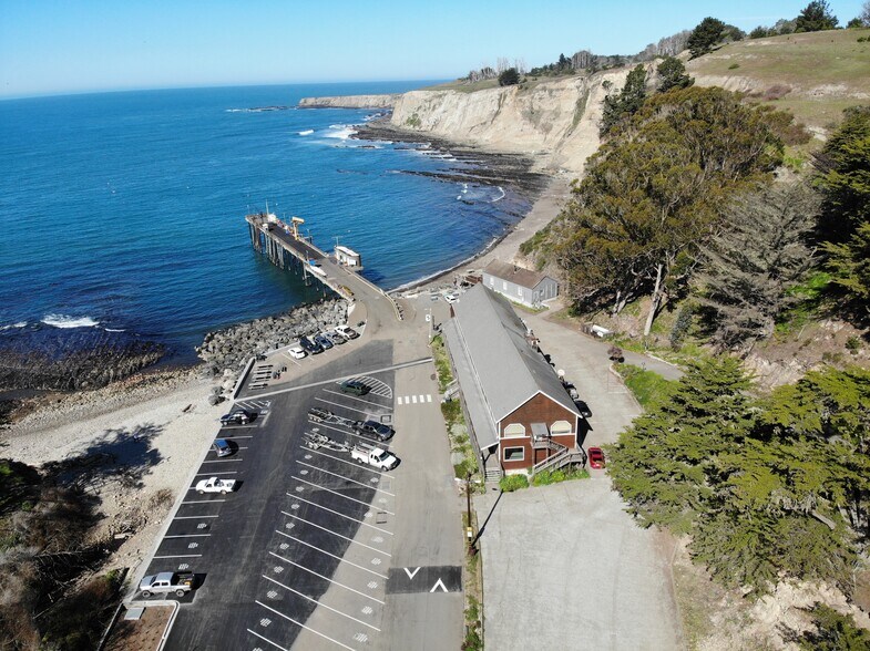 810 Port Road, Point Arena, CA à vendre - Photo du bâtiment - Image 3 de 41