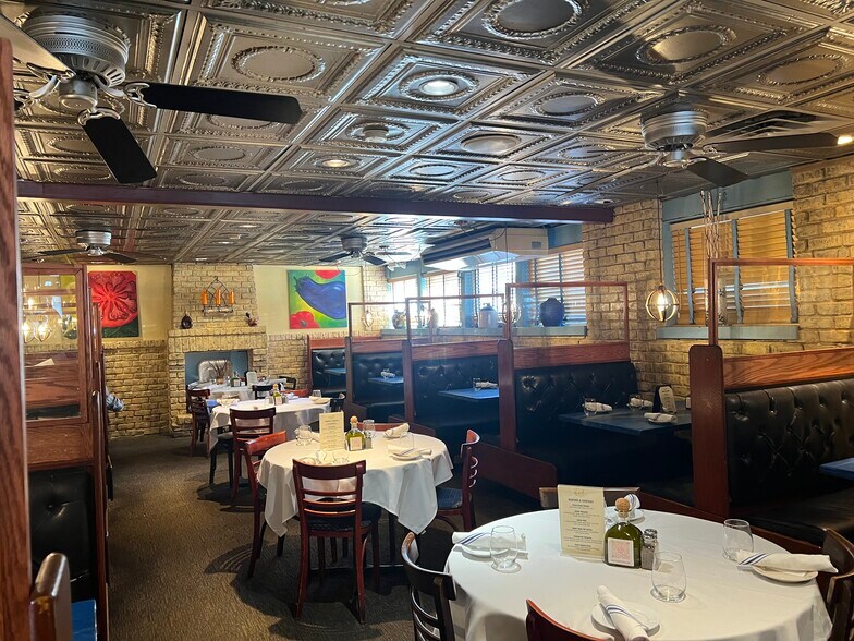 390 City Island Ave, Bronx, NY à louer - Photo du bâtiment - Image 2 de 6