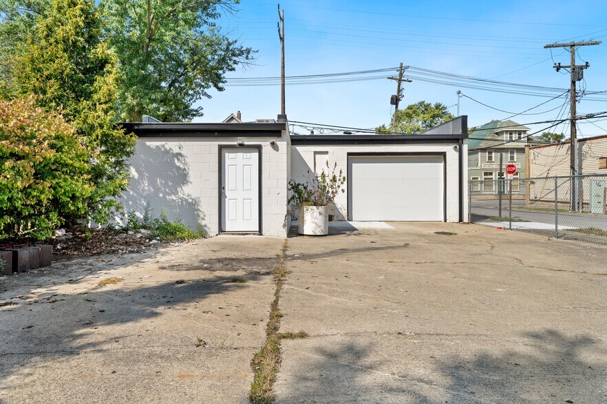 4651 W 130th St, Cleveland, OH à vendre - Photo du bâtiment - Image 3 de 30