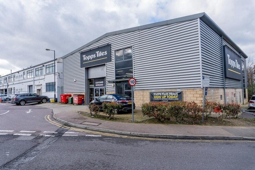 52-56 Verney Rd, London for lease - Building Photo - Image 3 of 87