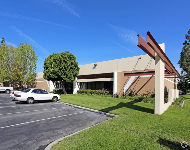 628 N Eckhoff St, Orange, CA for lease - Primary Photo - Image 1 of 6