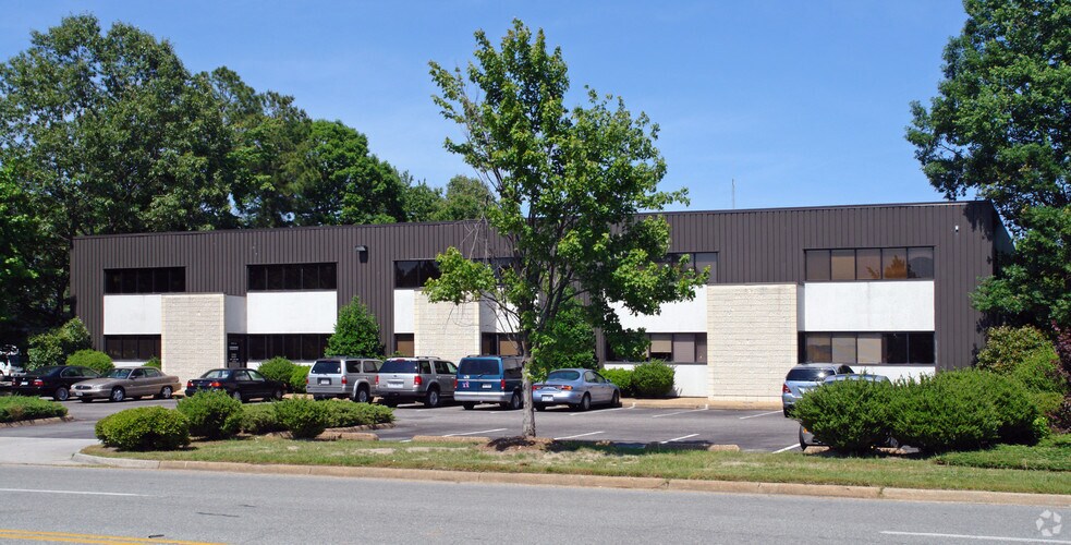 11840 Canon Blvd, Newport News, VA for lease - Primary Photo - Image 1 of 11