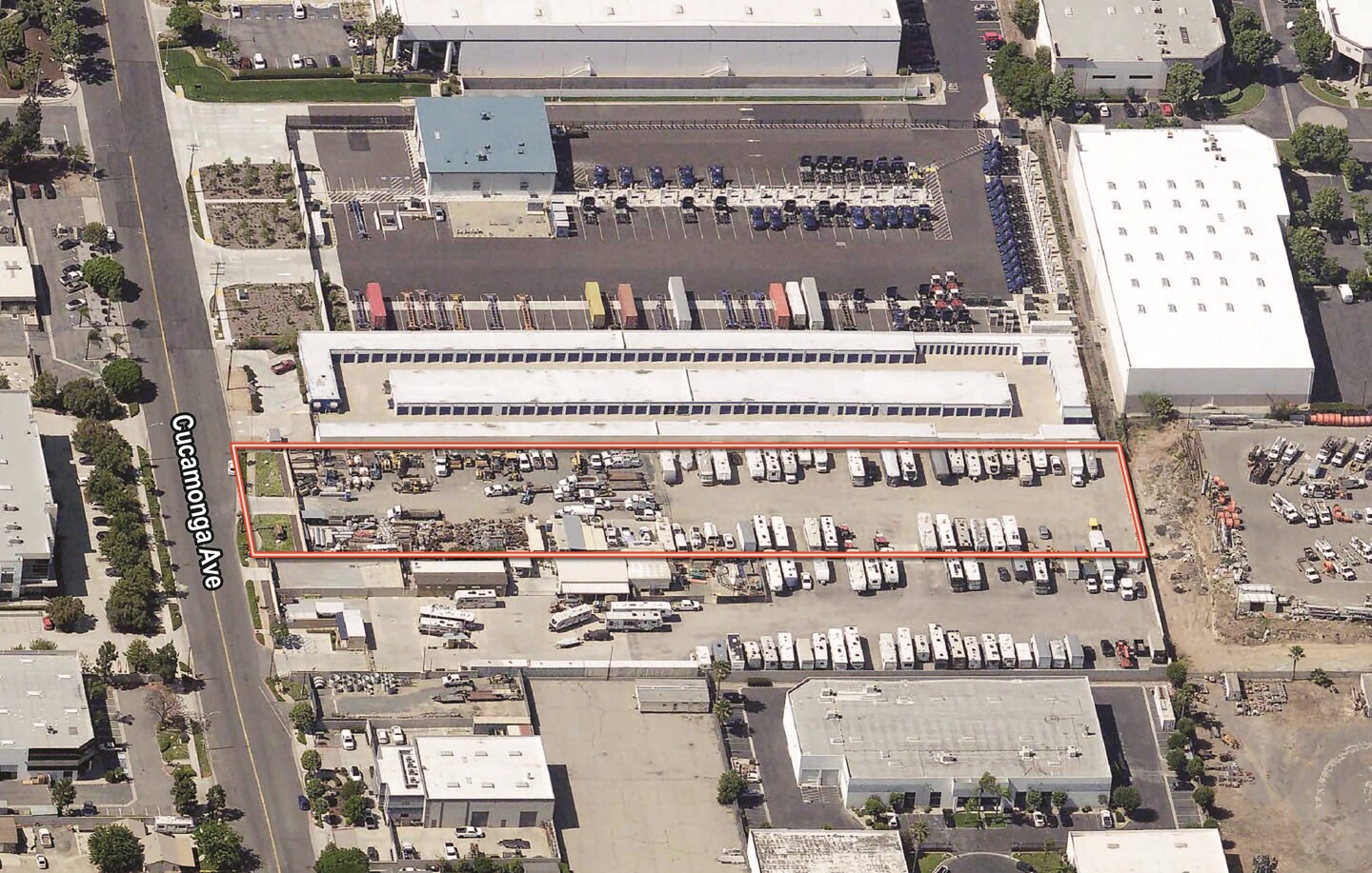 2077 S Cucamonga Ave, Ontario, CA à louer Photo du bâtiment- Image 1 de 3