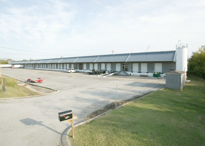 1044-1052 Avondale Rd, Hendersonville, TN for lease - Building Photo - Image 2 of 6