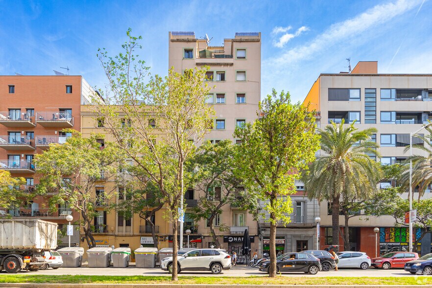 Commerce de détail dans Barcelone, Barcelona à louer - Photo du bâtiment - Image 2 de 2