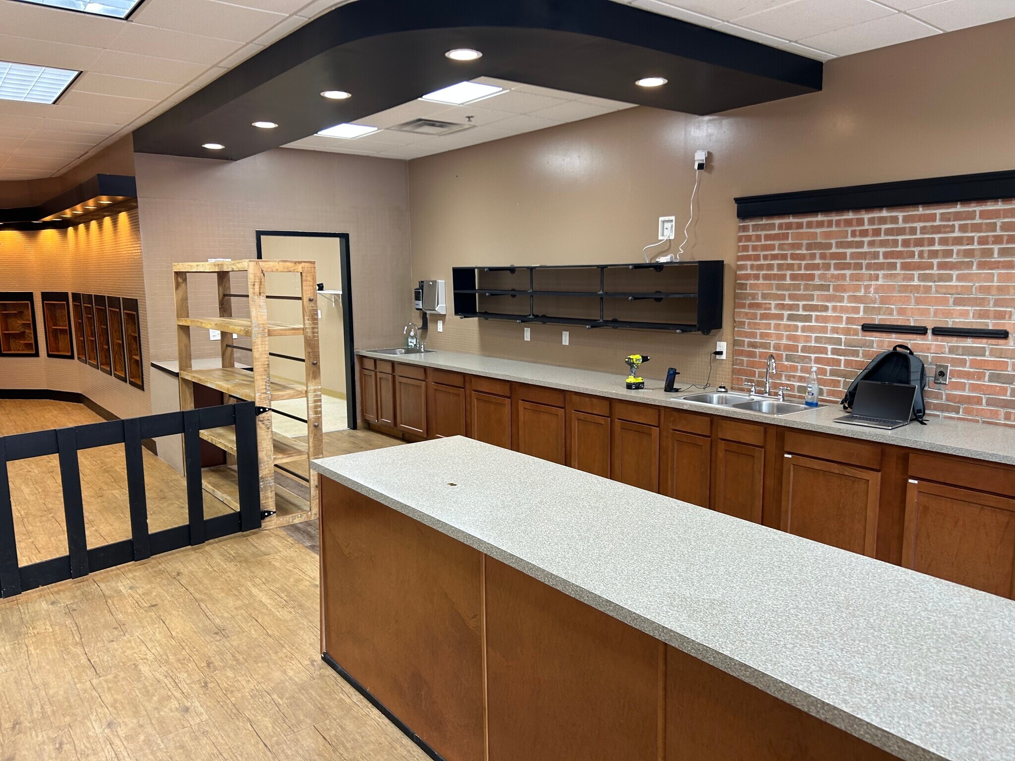 3819 Rivertown Pky SW, Grandville, MI for lease Interior Photo- Image 1 of 6