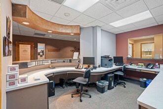 10625 W North Ave, Milwaukee, WI à louer Photo intérieure- Image 2 de 11