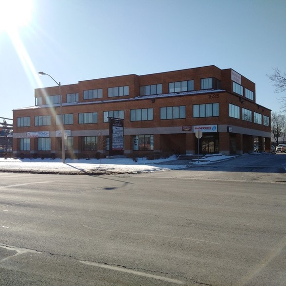 1525 Albion Rd, Toronto, ON à louer - Photo du bâtiment - Image 3 de 6