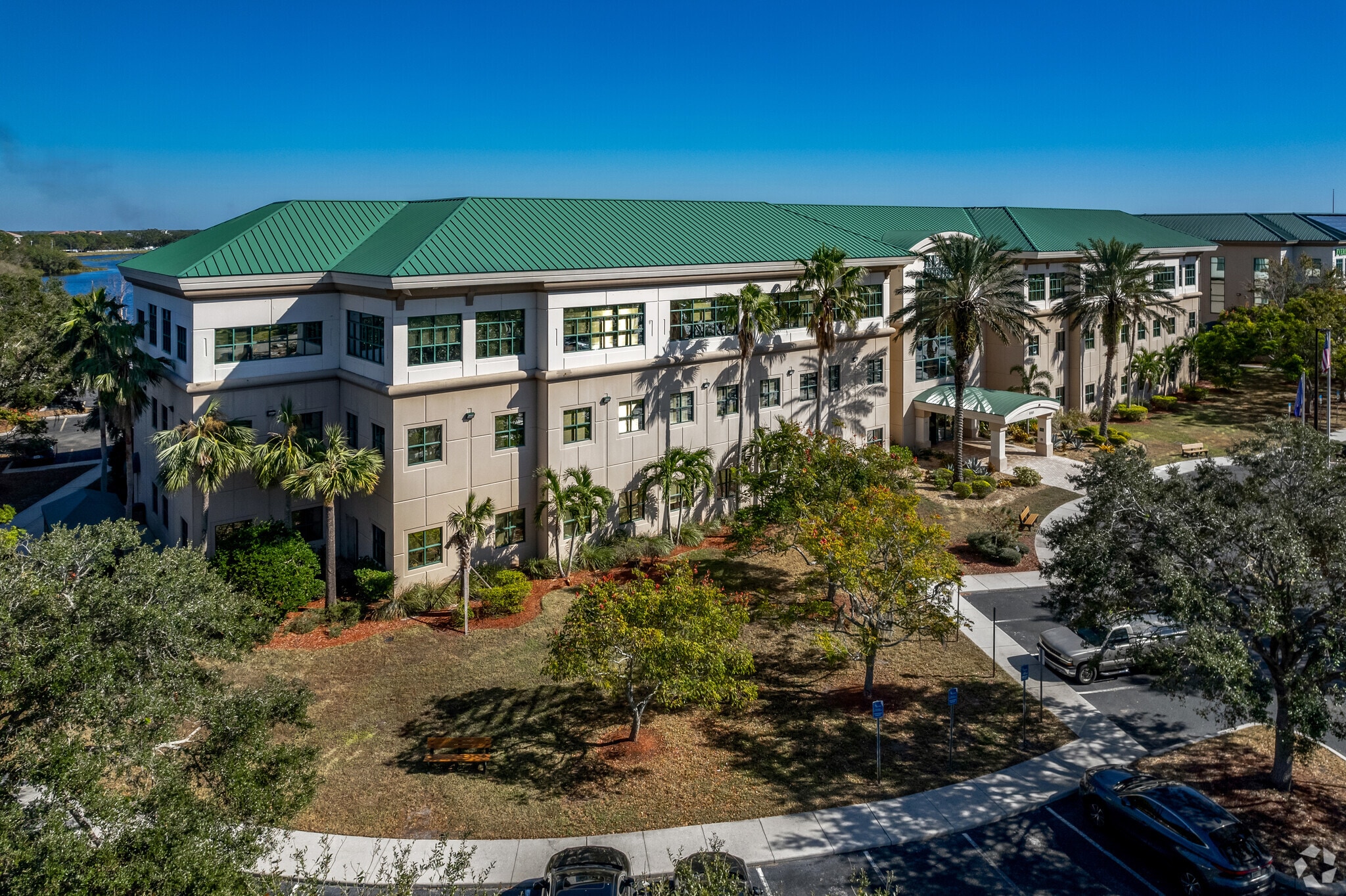 6151 Lake Osprey Dr, Sarasota, FL à louer Photo principale- Image 1 de 15