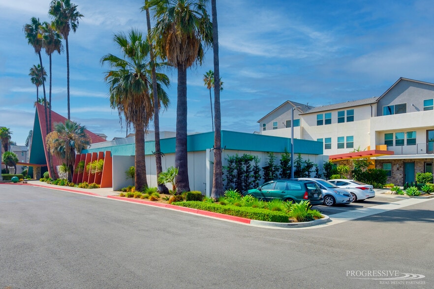 1060 W San Bernardino Rd, Covina, CA for sale - Building Photo - Image 3 of 14