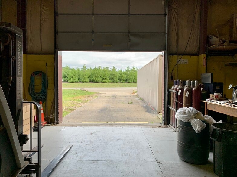 22-24 Riverview Dr, Marlboro, NY à louer - Photo intérieure - Image 2 de 26