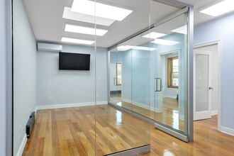 4401 Queens Blvd, Sunnyside, NY for lease Interior Photo- Image 2 of 16