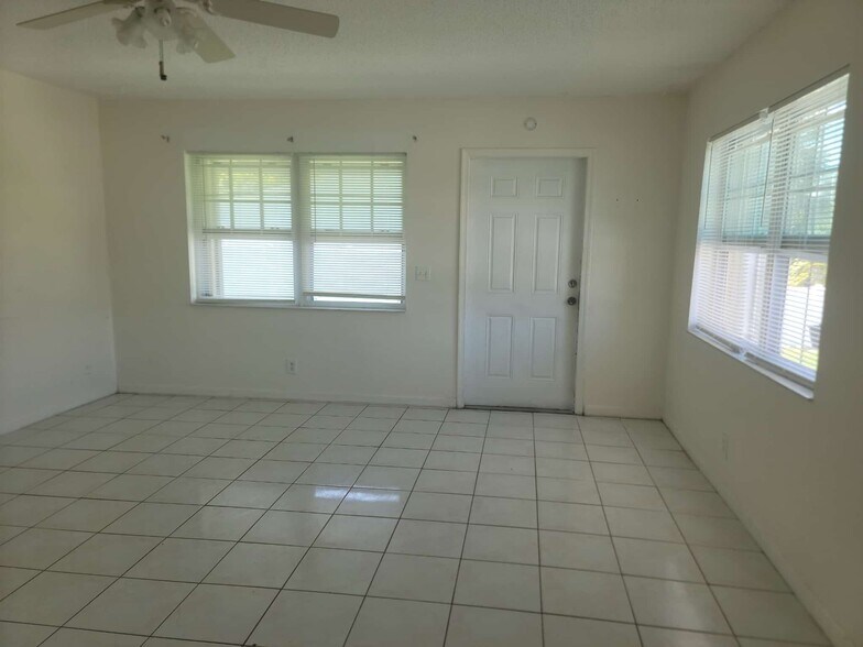 138-140 NE 1st Ct, Dania Beach, FL à vendre - Photo du bâtiment - Image 2 de 22