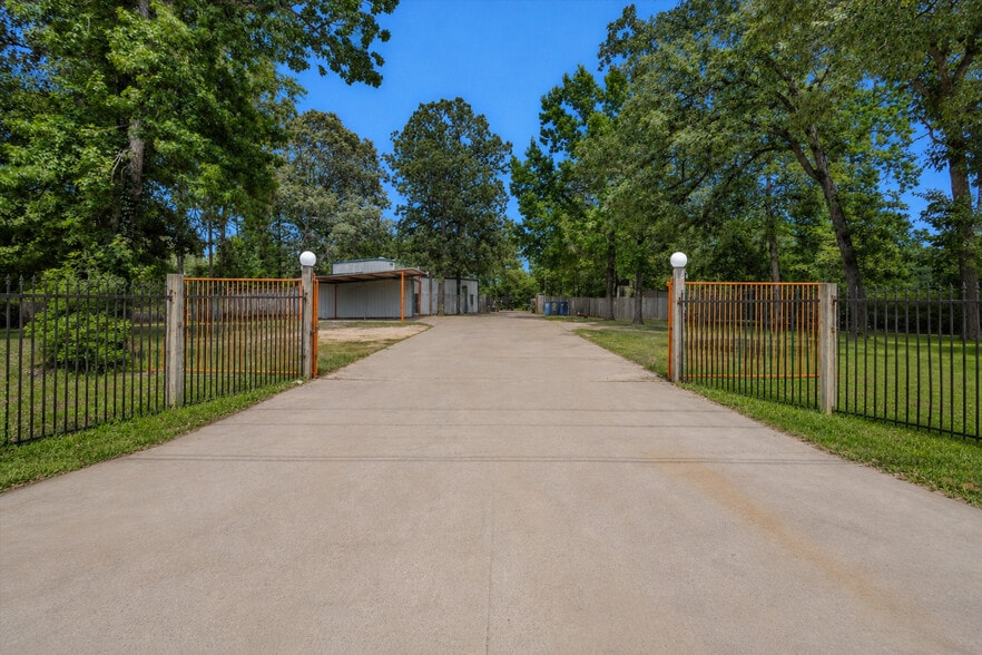 11003 Willis Waukegan Rd, Conroe, TX for sale - Building Photo - Image 1 of 24