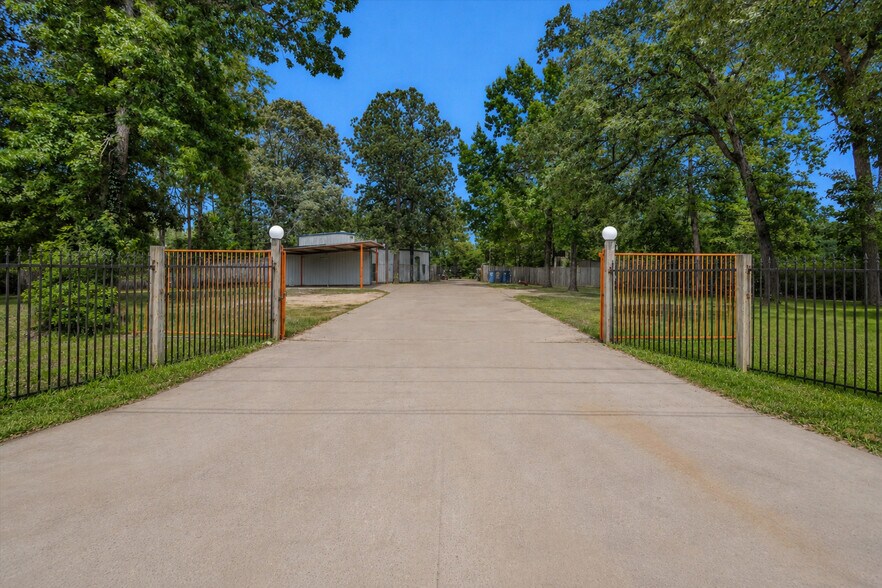 11003 Willis Waukegan Rd, Conroe, TX à vendre - Photo du bâtiment - Image 1 de 24