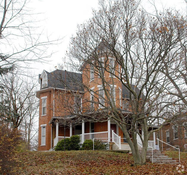 229 N Sandusky St, Delaware, OH à vendre - Photo du bâtiment - Image 2 de 14
