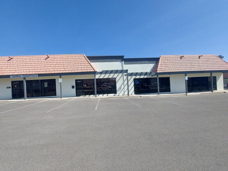 5067-5085 Arville St, Las Vegas, NV à louer - Photo du bâtiment - Image 2 de 15