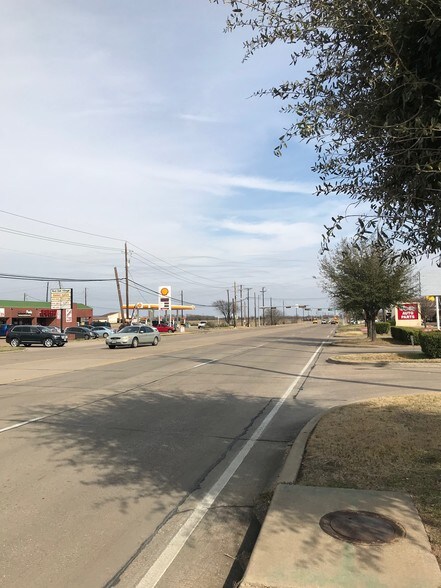 273 E Ovilla Rd, Red Oak, TX à vendre - Photo du bâtiment - Image 2 de 3