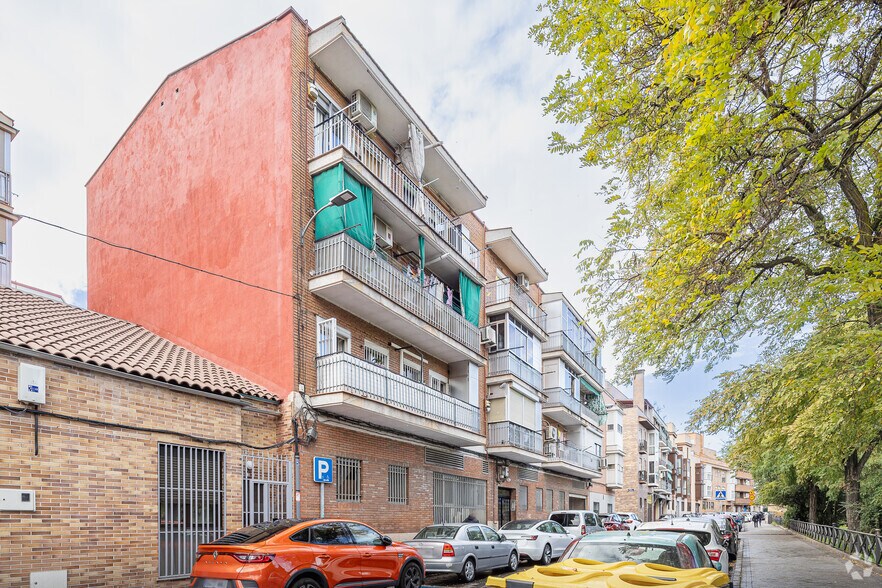 Calle de Palomares, 35, Madrid, Madrid à louer - Photo du bâtiment - Image 2 de 2