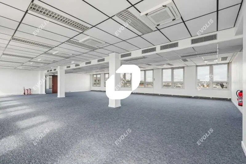 Office in Montreuil for lease - Building Photo - Image 2 of 8