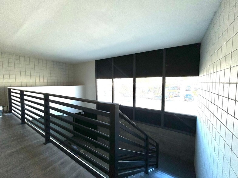 247 E Highland Ave, San Bernardino, CA à vendre - Photo intérieure - Image 2 de 15