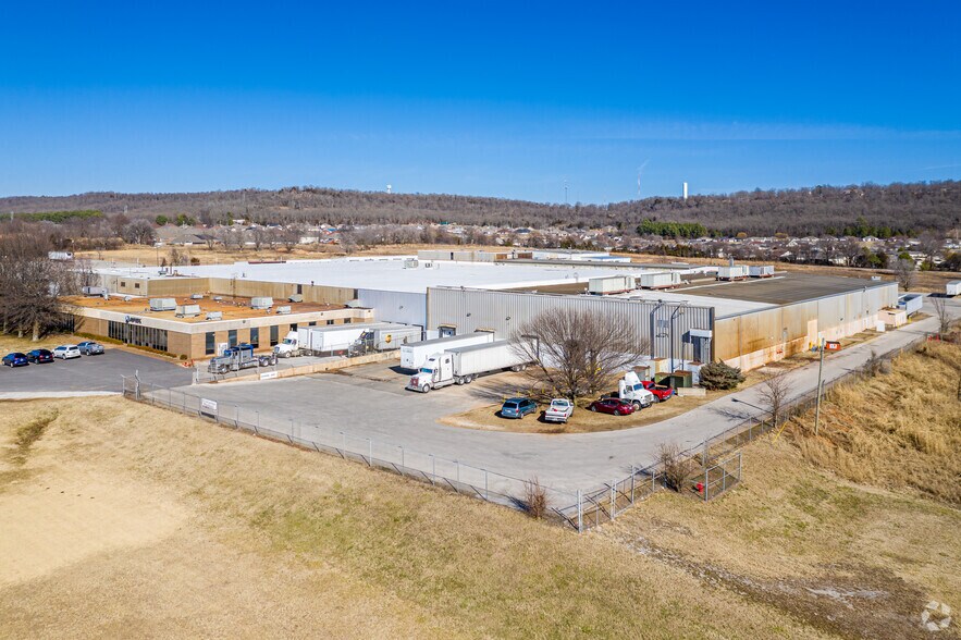 1609 N Old Missouri Rd, Springdale, AR à louer - Photo du bâtiment - Image 3 de 4