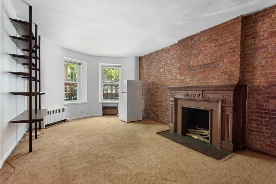 55 W 74th St, New York, NY for lease - Building Photo - Image 3 of 7