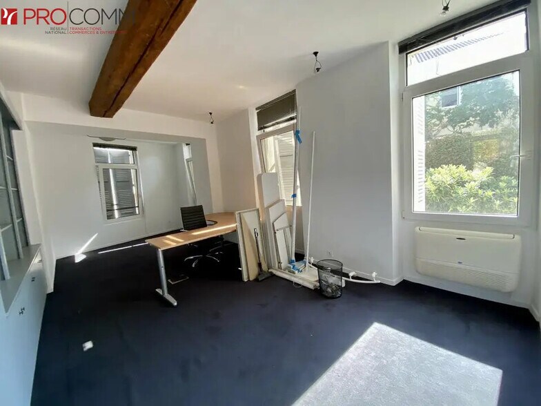 Office in Avignon for lease - Building Photo - Image 3 of 6