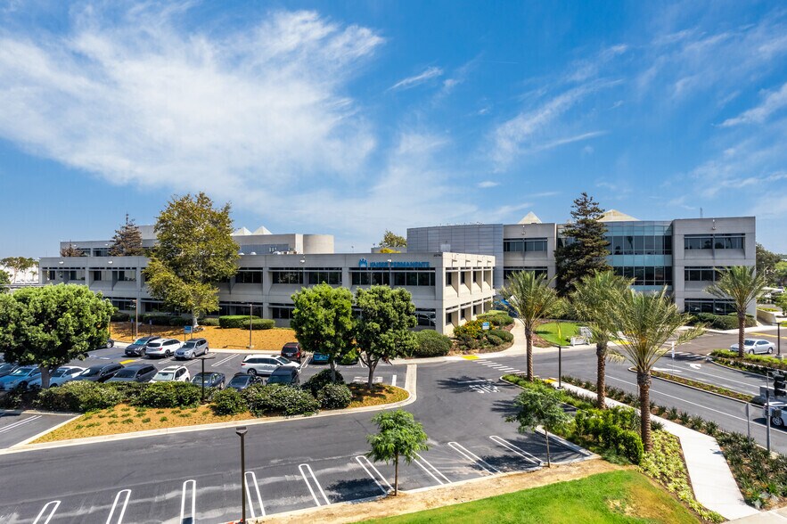 20770-20810 Madrona Ave, Torrance, CA à louer - Photo du bâtiment - Image 2 de 6