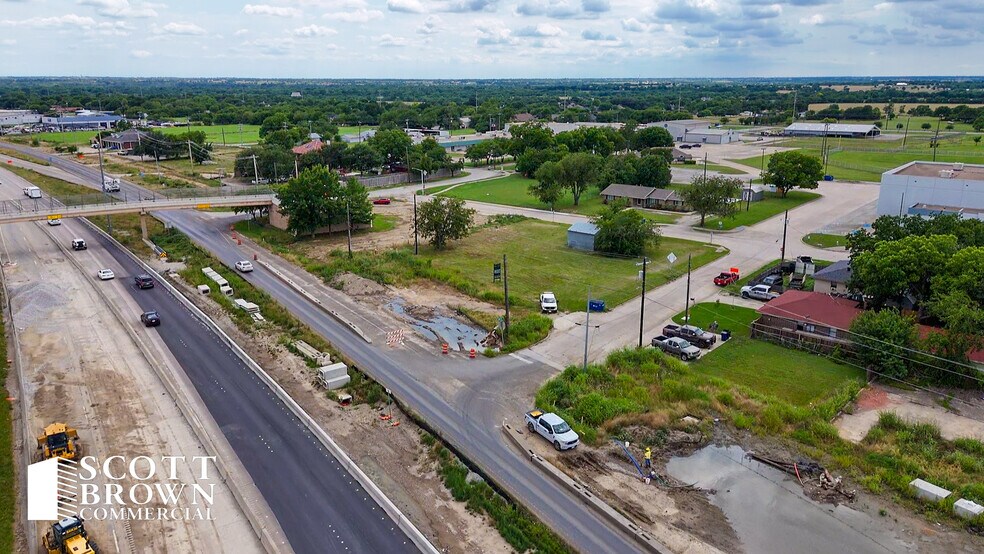 301 N Stemmons St, Sanger, TX à vendre - Photo du bâtiment - Image 2 de 5