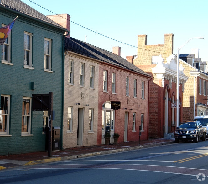 1 S King St, Leesburg, VA à louer - Photo du bâtiment - Image 2 de 4