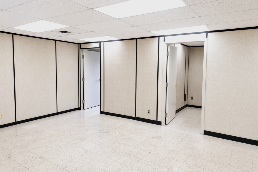 14 Bayswater Av, Ottawa, ON à louer - Photo du bâtiment - Image 2 de 5