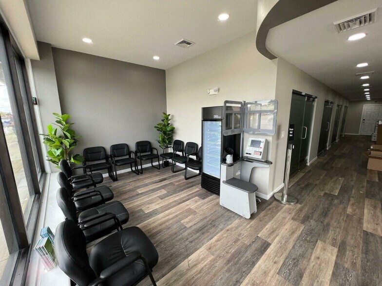 2600-2602 Cottman Ave, Philadelphia, PA à louer - Hall d’entrée - Image 3 de 10