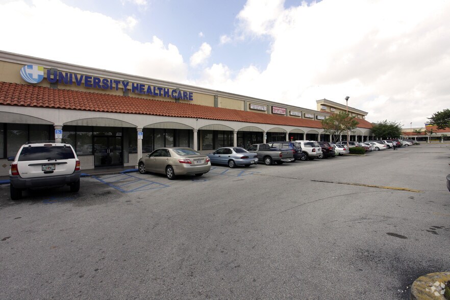 1700 W 68th St, Hialeah, FL à louer - Photo du bâtiment - Image 2 de 3