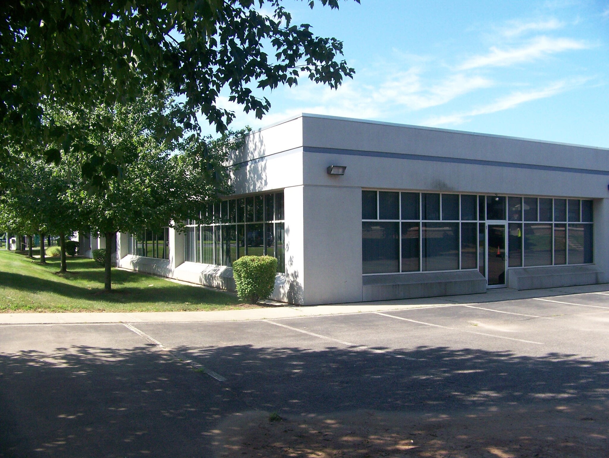 27 Inwood Rd, Rocky Hill, CT for lease Building Photo- Image 1 of 2