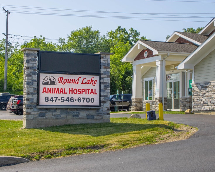 24431 IL-134, Round Lake, IL à vendre - Photo du bâtiment - Image 3 de 4