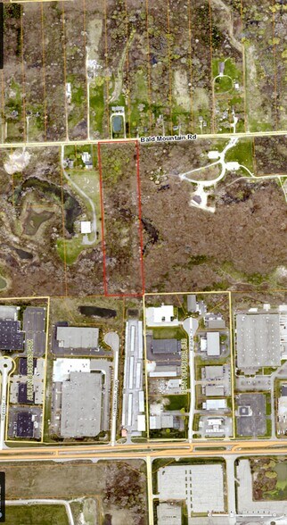 Bald Mountain Rd, Auburn Hills, MI à vendre - Photo du bâtiment - Image 2 de 2