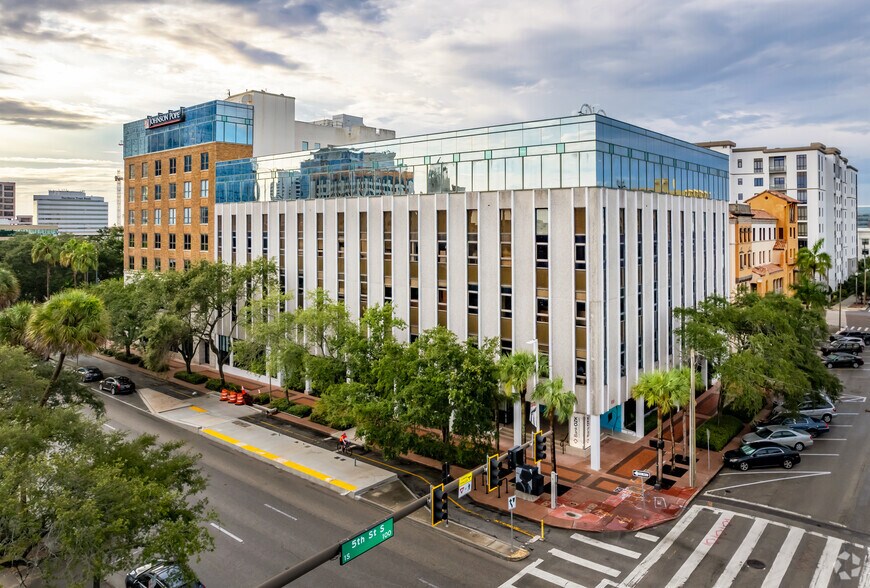 490 1st Ave S, Saint Petersburg, FL à louer - Photo du bâtiment - Image 2 de 7