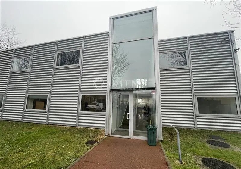 Bureau dans Tremblay-en-France à louer - Photo du bâtiment - Image 1 de 7