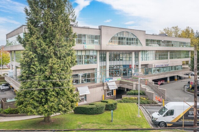 Plus de détails pour 1200 Lynn Valley Rd, North Vancouver District, BC - Bureau à vendre