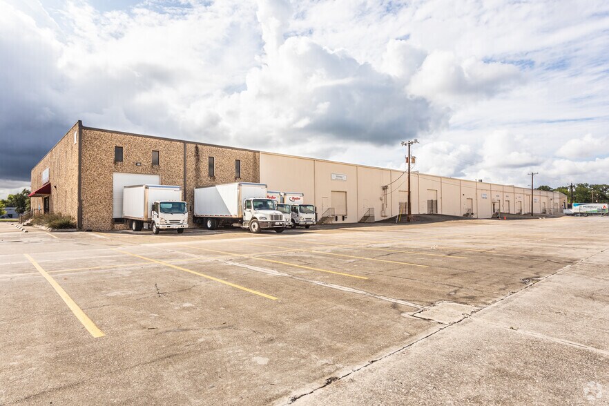 101 E Nakoma St, San Antonio, TX à louer - Photo du bâtiment - Image 2 de 5